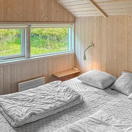 3 Bedroom Stunning In Idestrup Ferienhaus