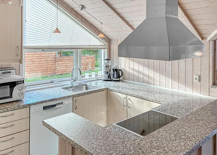 3 Bedroom Stunning In Idestrup Hébergement de vacances Bøtø By